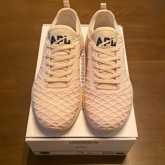 APL Men’s Techloom Phantom Running Shoe - Picture 2 of 5